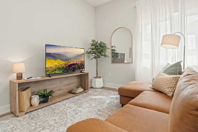 82 WalkScore | Free Parking | King Bd | Built 2023 - Image 1