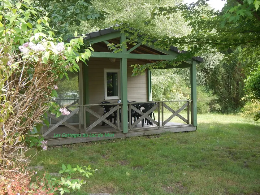 Beautiful shaded chalet - Image 1