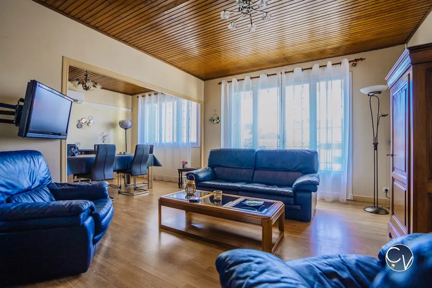 Beautiful air-conditioned and bright apartment - Image 1