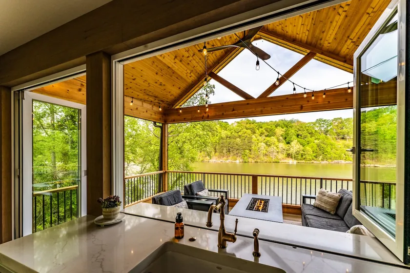 Luxurious 3BR on Lake Saluda w/ Kayaks, Fire Pit - Image 1