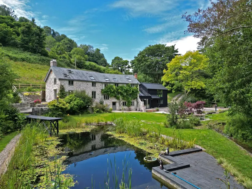 Idyllic country house & organic swim pond - Image 1