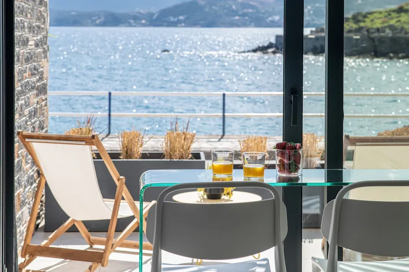 Beachfront Salty Sea Luxury Suite 2 - Image 1