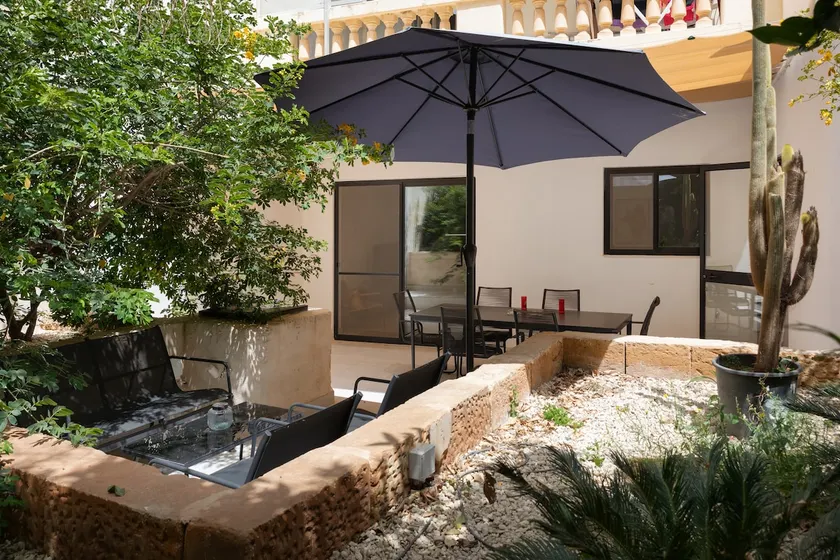 Large Home with Private Garden - Image 1