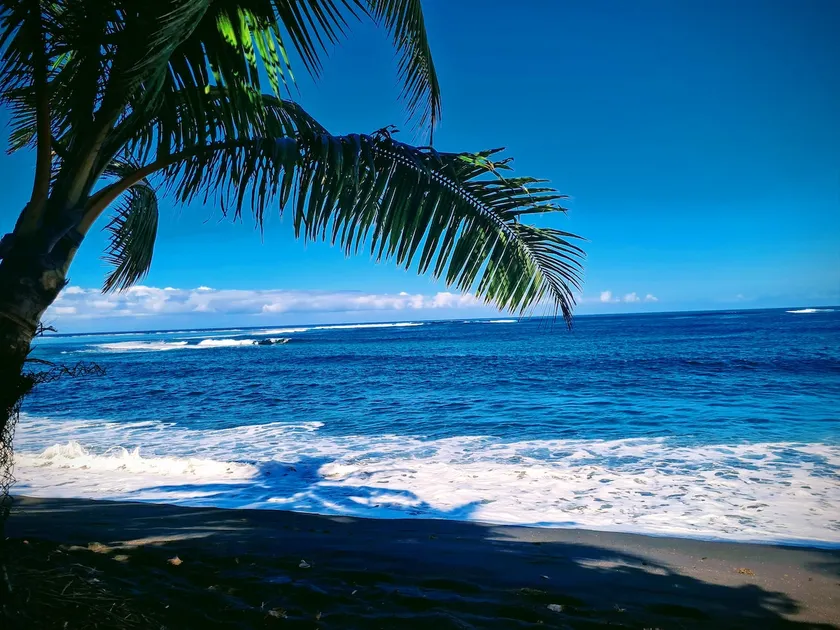 Surf/Family House in Taharuʻu – Private Garden & Parking - Image 1
