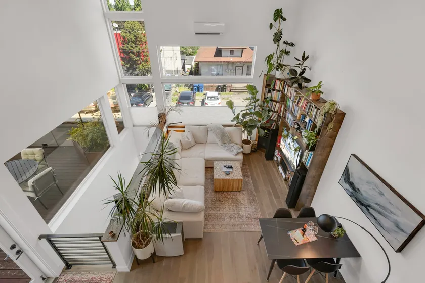 Modern 2-Bedroom Townhouse with Rooftop Patio - Image 1