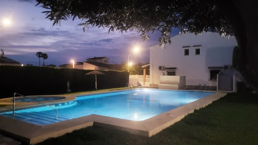 La Casita Dénia: sunny corner house, pool, beach - Image 1
