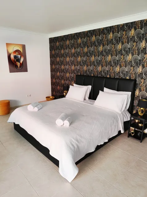 Private Suite in Verdizela with pool and garden - Image 1