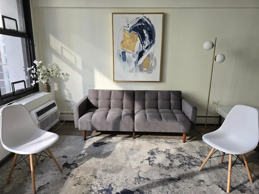 Central downtown home in Loop - Image 1