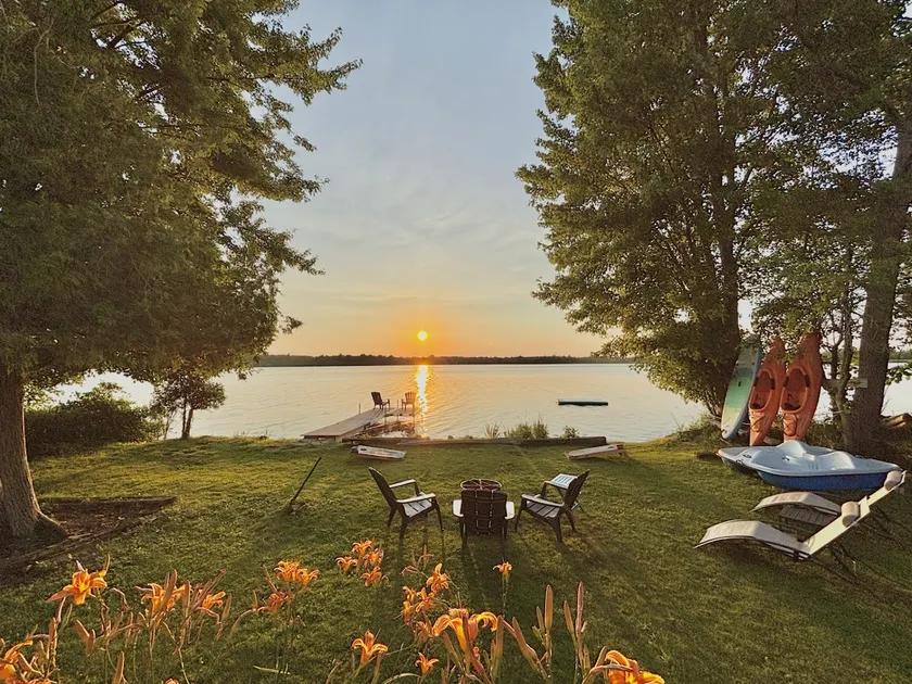Modern, Sunset Waterfront Cottage with EV Charger - Image 1