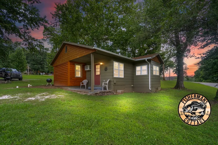 Fisherman's Lake Retreat: Pool, Dock, Sunset Views - Image 1