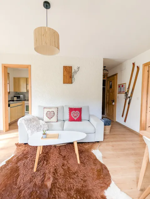 Rare Apartment with Garden and Fireplace - Image 1