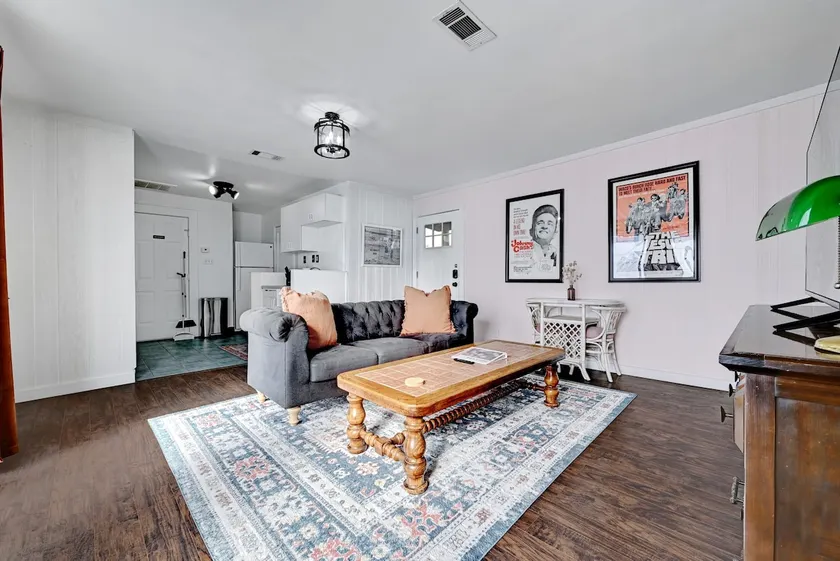 Charming & Cozy Central ATX Duplex - Image 1