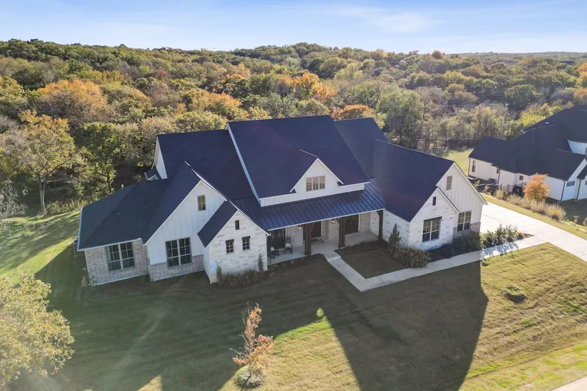 Near DFW w/Chefs Kitchen | Prvt Suites • Bunkroom - Image 1
