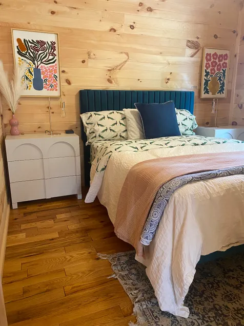 Madelyn- 1 br duplex- River w/kayaks, SUPS & Sauna - Image 1