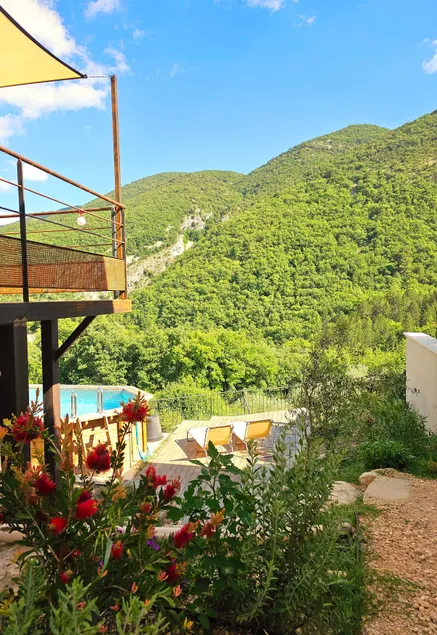 La Castellane, pool, Luberon view, near Apt - Image 1