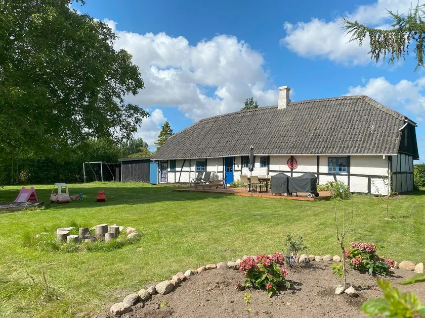 Idyllic farmhouse by forest and beach - Image 1