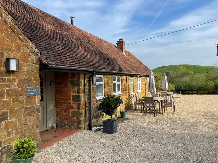 Characterful Cottage in Idyllic Spot - Image 1
