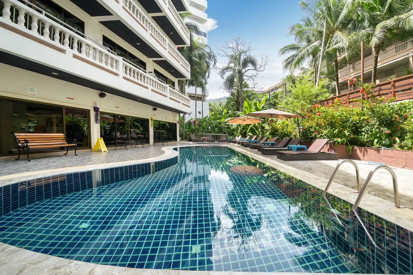 Phuket Patong 4-BR-APT Kitchen Pool Gym 10 Adults - Image 1