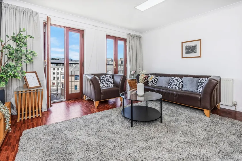 Modern 2 bedroom apartment in City Centre - Image 1