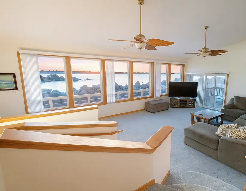Breathtaking Bayview: 5 Bedroom Getaway - Image 1