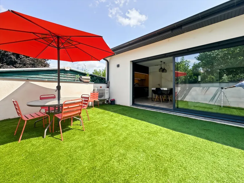 Modern 2 bedroom house, sleeps up to 6 - Image 1