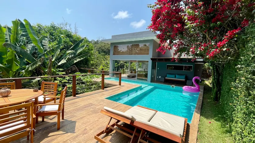 House with Private Pool, 3 Suites Integrated Living Room - Image 1