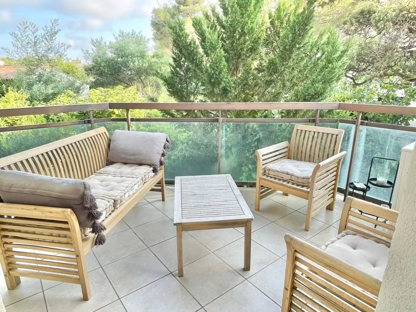 Beaches and Greenery, Large Quiet Terrace, Air-Conditioning, 2 Rooms - Image 1