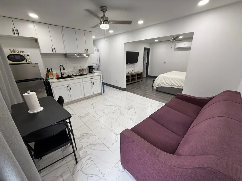 Modern Guesthouse W Parking 12Min to Strip - Image 1