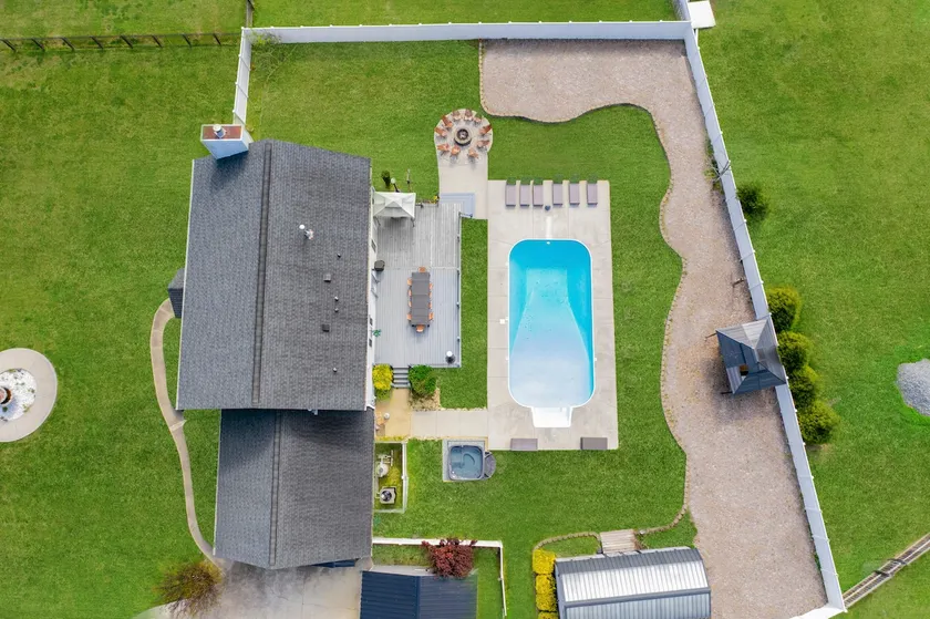 Hot tub | Fire-pit | Pool Table | Heated Pool - Image 1