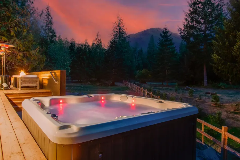 Mt Rainier Getaway | Hot Tub + Fire Pit - Image 1