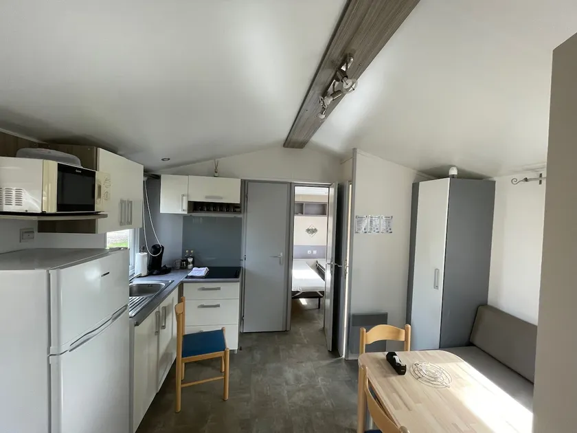 Le Riesling Mobile Home – Sleeps 6 – Air conditioning and TV - Image 1