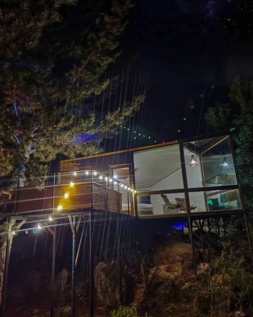 Eucalyptus cabin with a lagoon view - Image 1