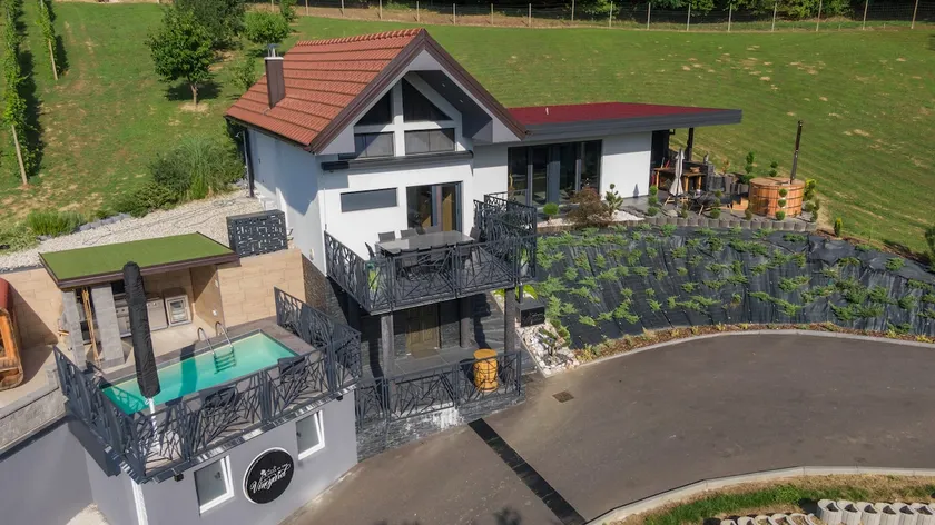 Villa in the Vineyard with Pool, HotTub & Sauna - Image 1