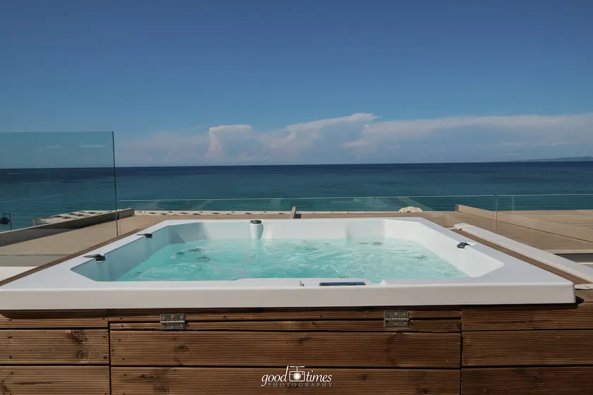Kavo Seaside Luxury Apartment - Image 1