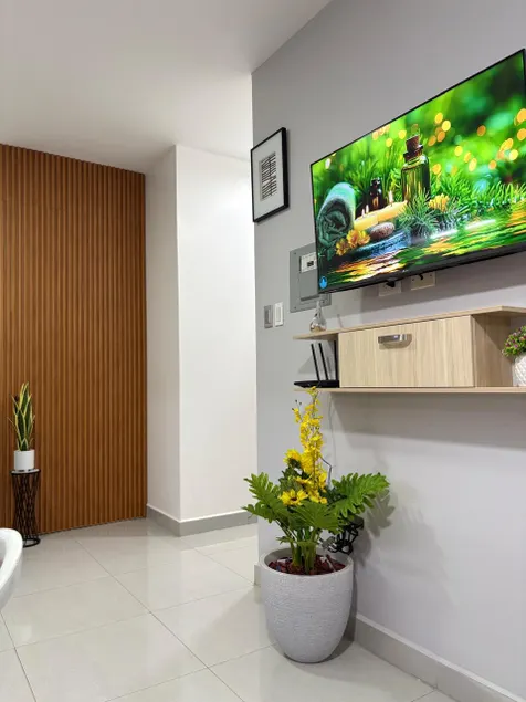Nice SUITE in Cdla. Central Machala with Garage - Image 1