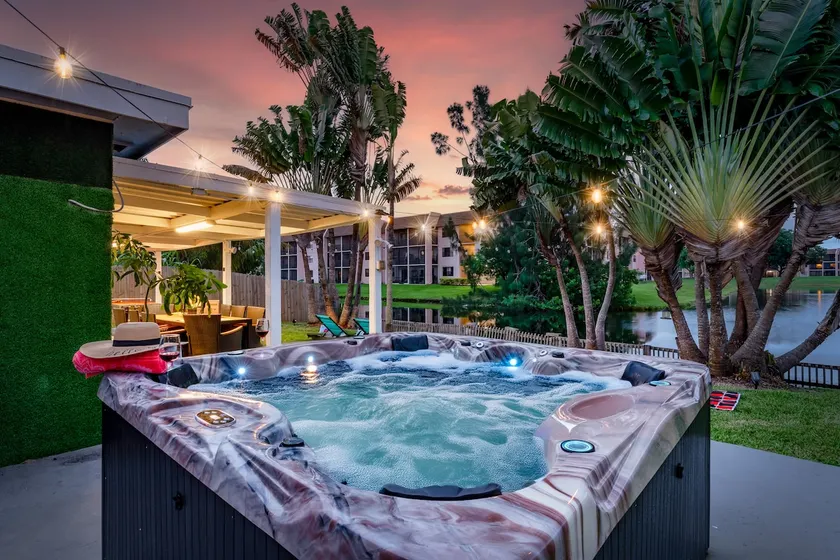 Waterfront • Hot Tub (7p) • Sawgrass 5 min • Pets - Image 1