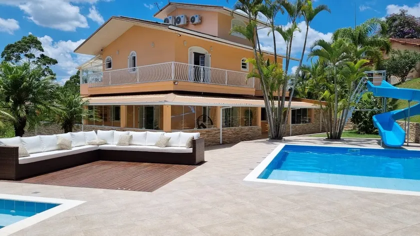 Beautiful Farm with Water Slide in Ibiúna - Image 1