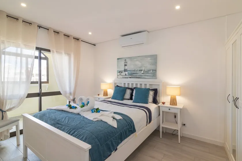 Appartement 'Marina View Apart - Praia Da Rocha' avec vue sur mer, Wi-Fi et climatisation - Image 1