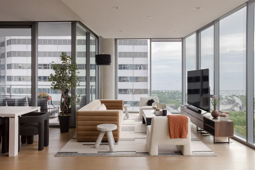 PH w/ Bean & Lake Views, An Elite Stay - Image 1