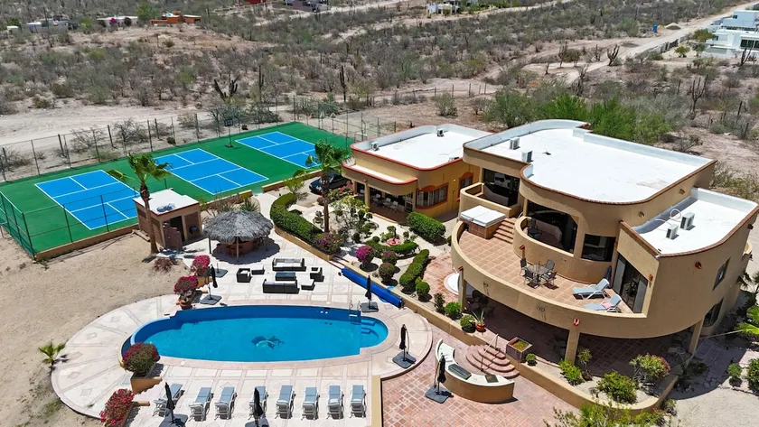 Casa Vista Del Mar Upper Suit - Image 1