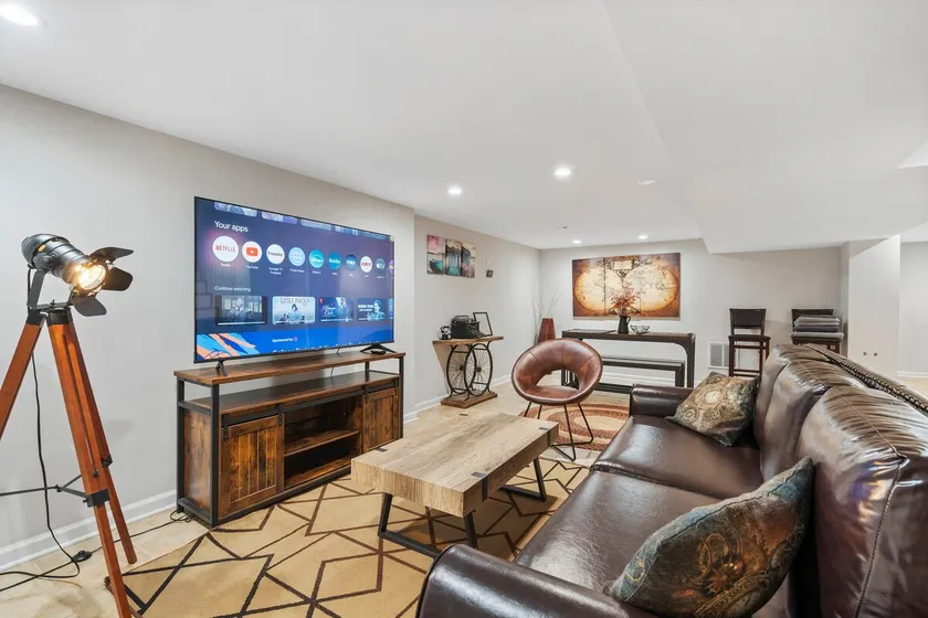 Steampunk apartment in DC area - Image 1