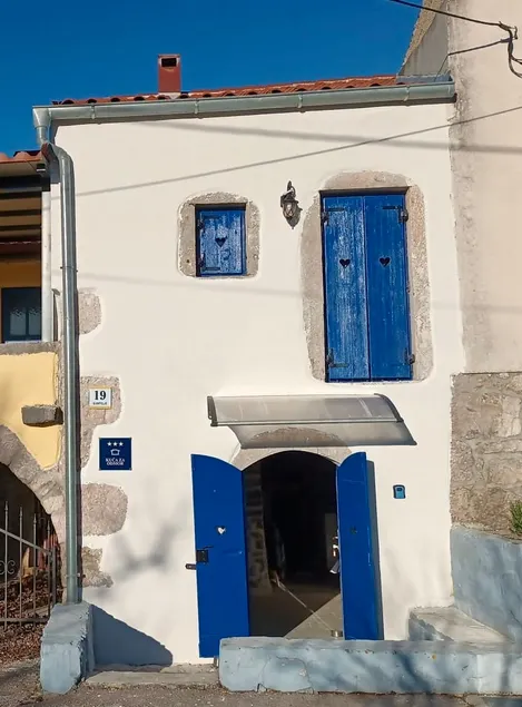 Tranquil stone cottage near Vrbnik, central Krk - Image 1