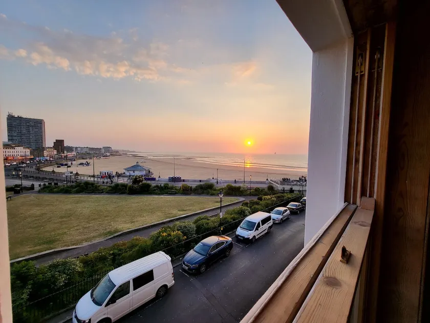 Sunset Point Apts - North Shore Suite - Image 1