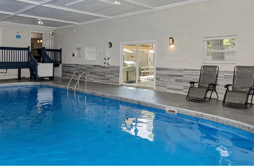 Family-sized Indoor Heated Pool & Movie Theater! - Image 1