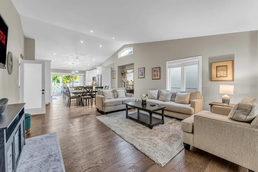 Luxury Home I Mins from Falls I Pool & Pong Table - Image 1