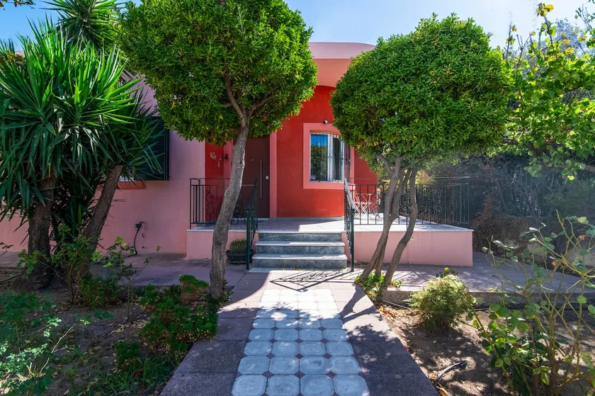 Lovely family garden house - Image 1