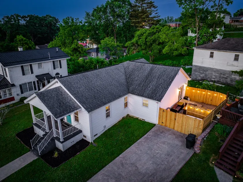 Luxe 3BR near NRG w/ Game Room, Fire Pit & Hot Tub - Image 1