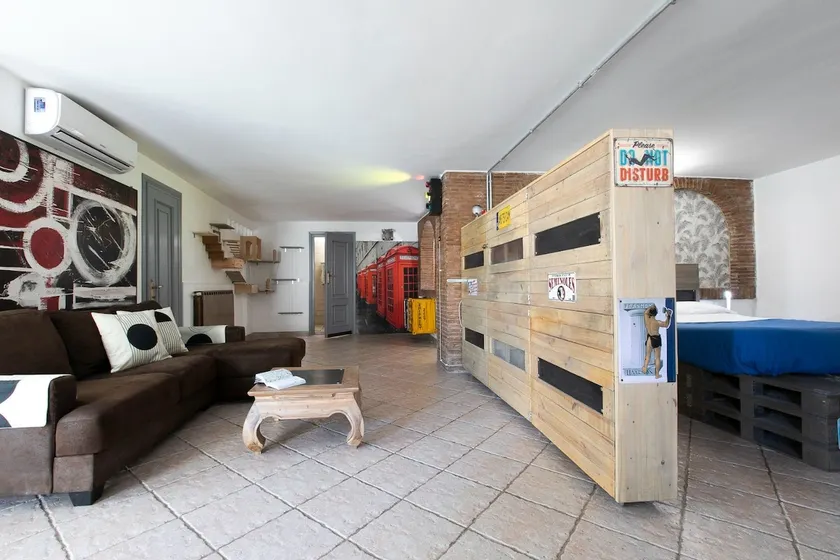 TonyHouse - Image 1