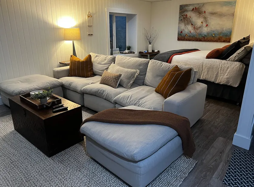 Culver Super-Suite - Walk to Town - Image 1