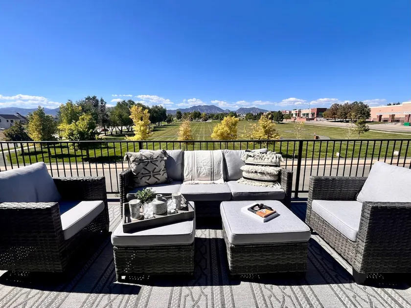 Mountain Views from Park-Side Superior Guest Home - Image 1